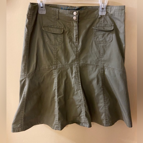 Nevada olive green midi skirt - size medium - Picture 1 of 5